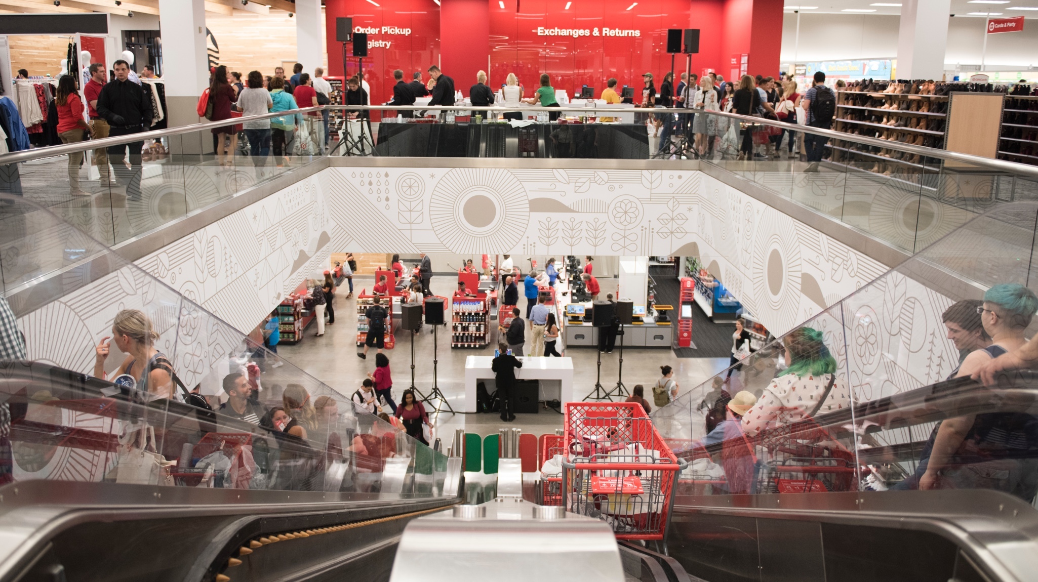 Target Celebration Carousel 04 HH Escalator 2050x1150